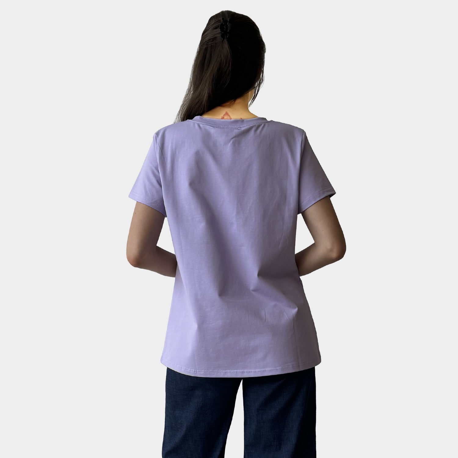 AM023043 EMBROIDERY LETTERS V NECK TEE