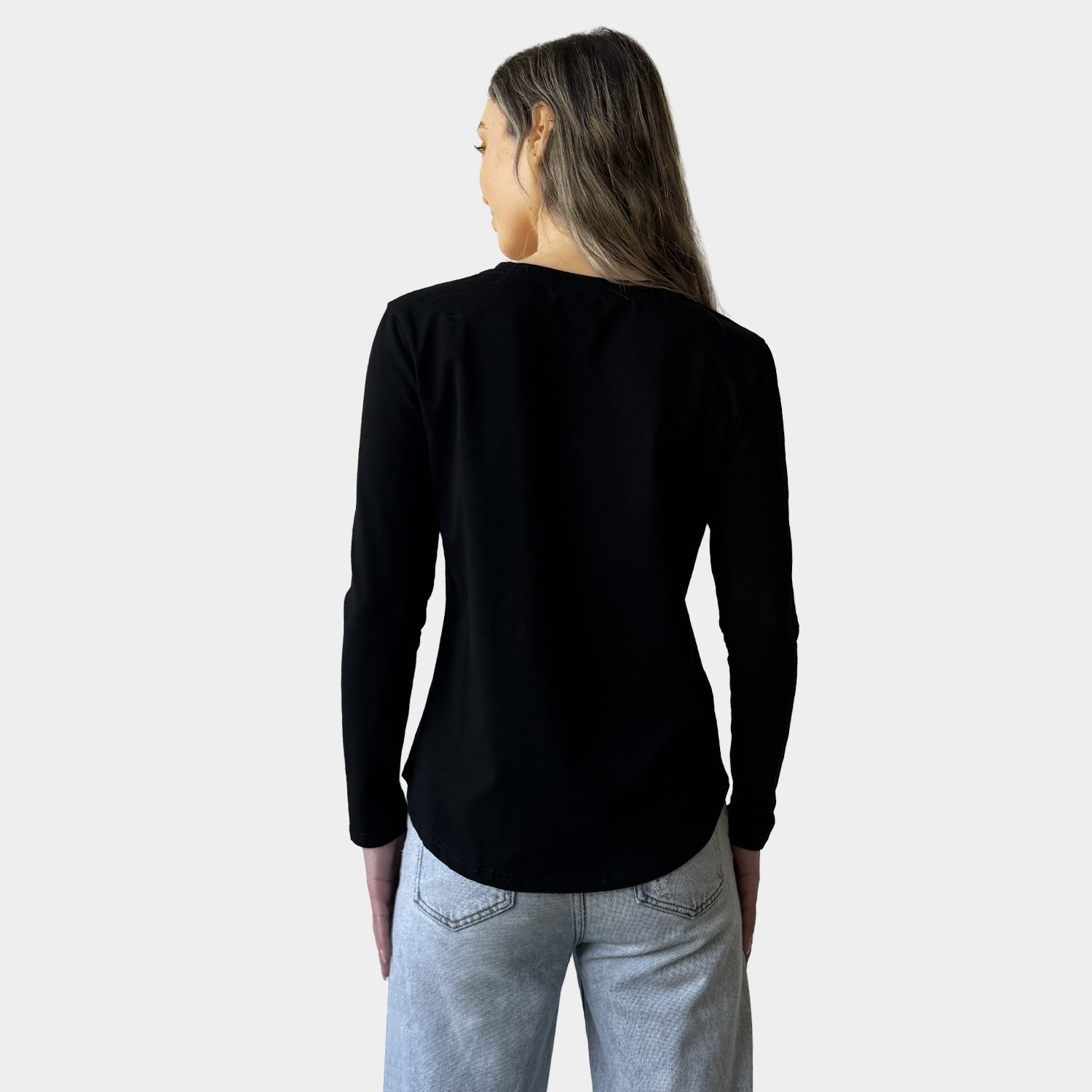 AM24027 V NECK EMBROIDERY LETTERS TEE