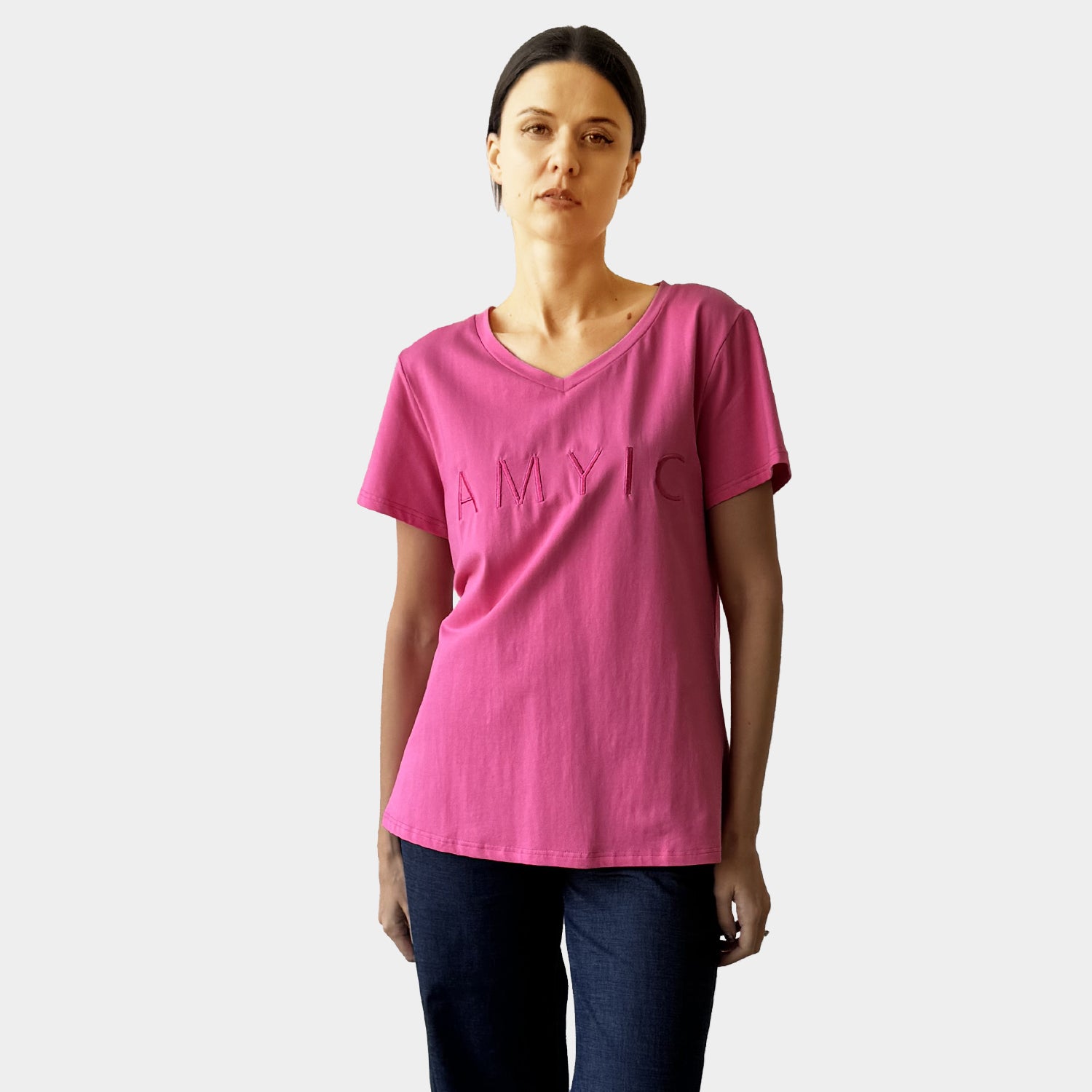 AM023043 EMBROIDERY LETTERS V NECK TEE