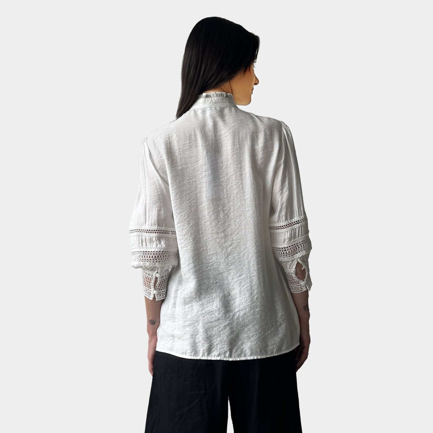 AM02381 LACE TRIM FRONT AND SLEEVE TOP