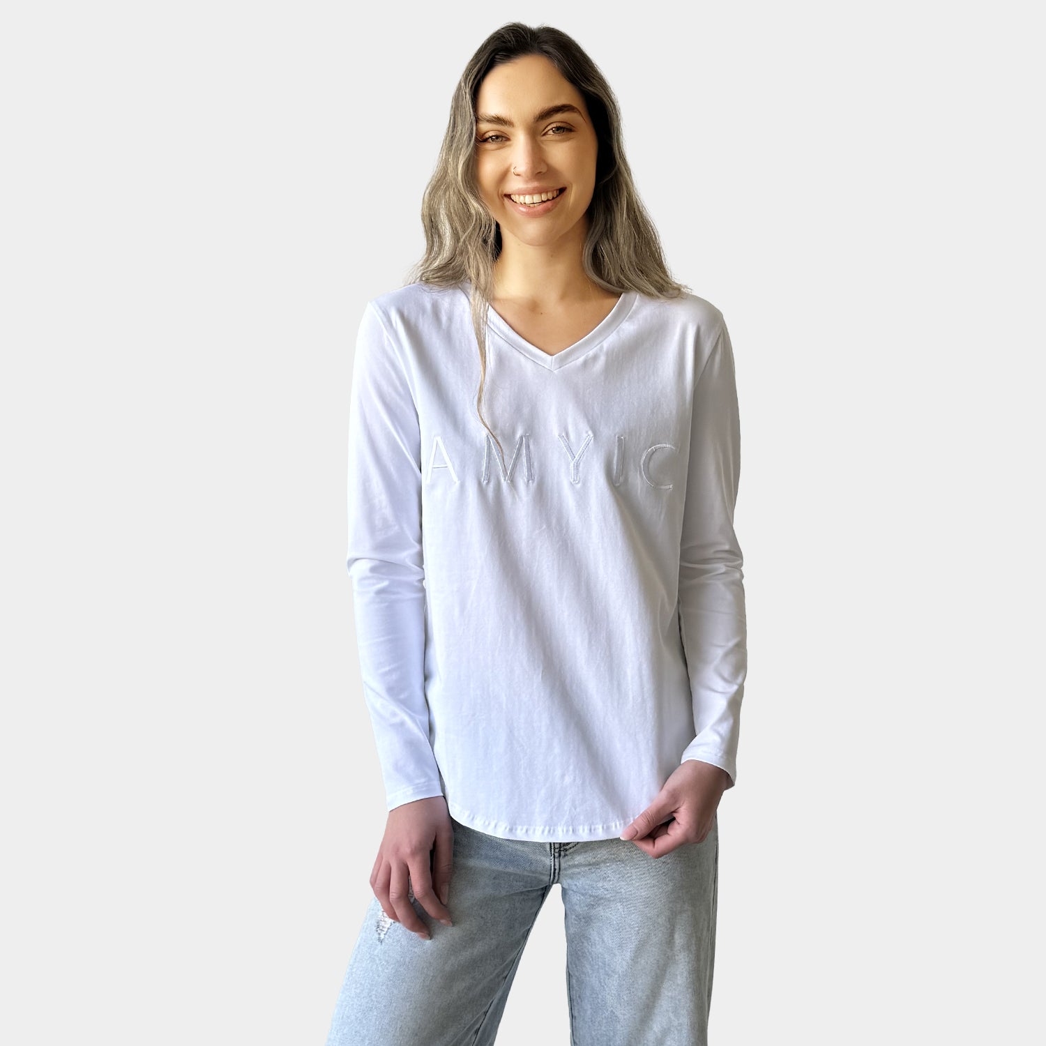 AM24027 V NECK EMBROIDERY LETTERS TEE