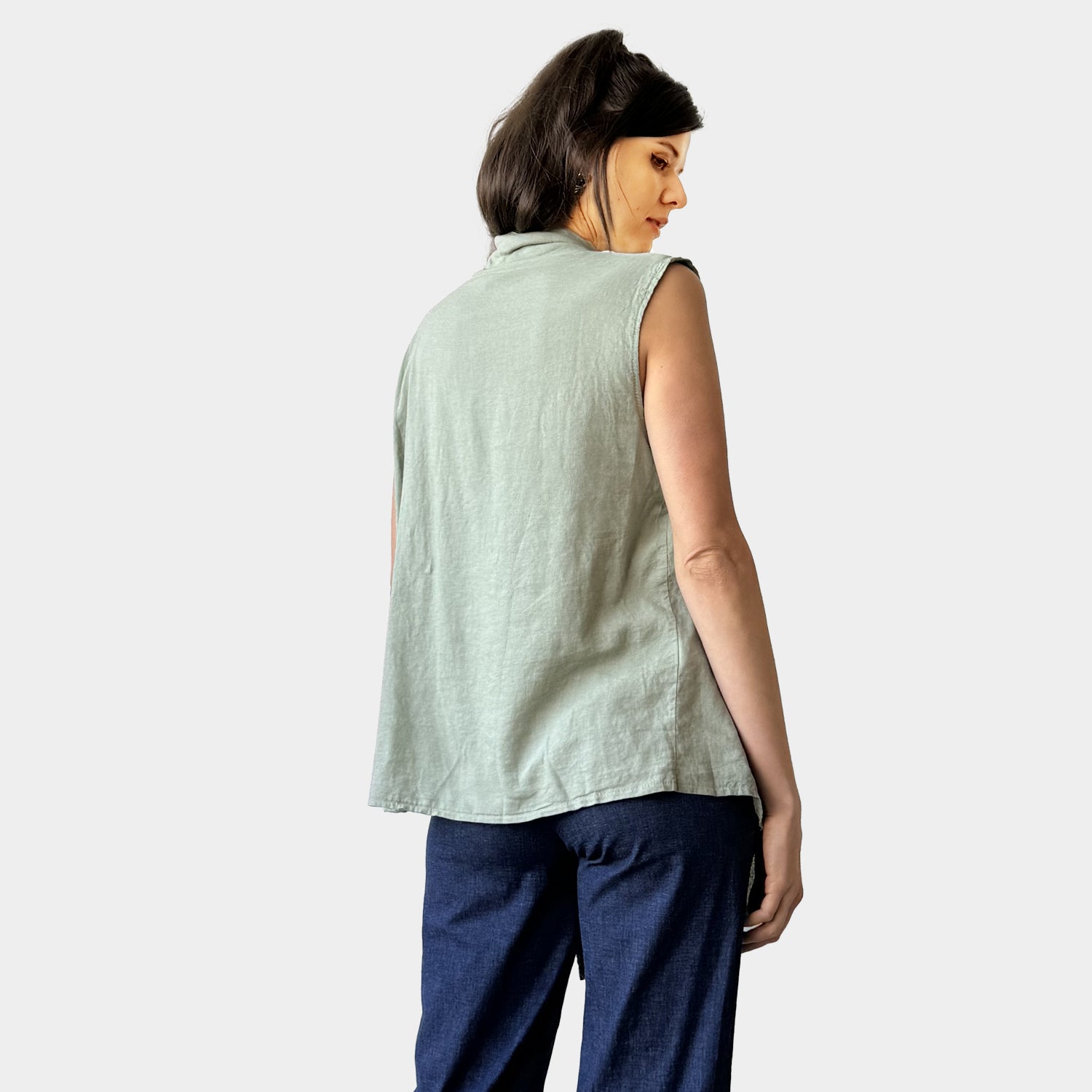 AIY80100 FUNCKY SLEEVELESS TOP