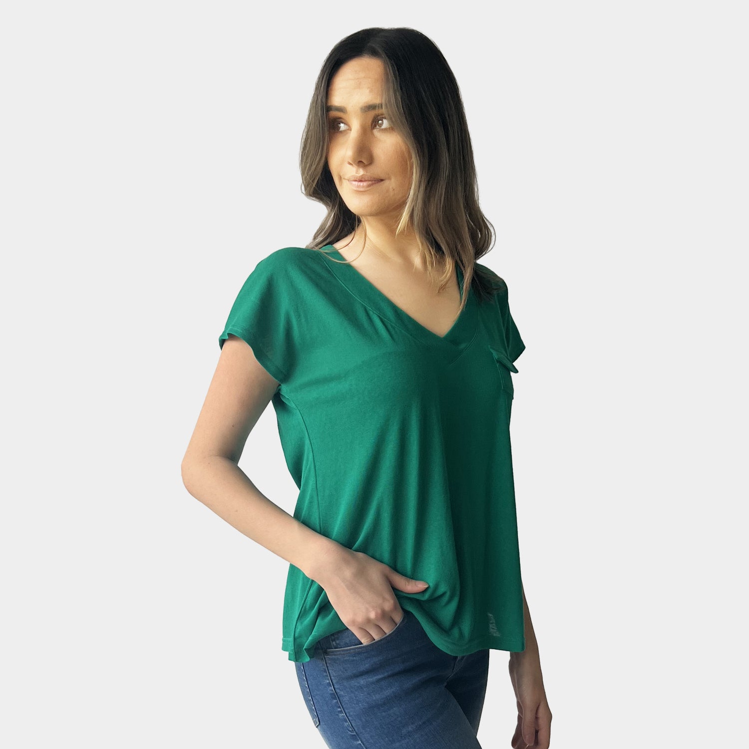 AM023019 V NECK TEE (SALE)