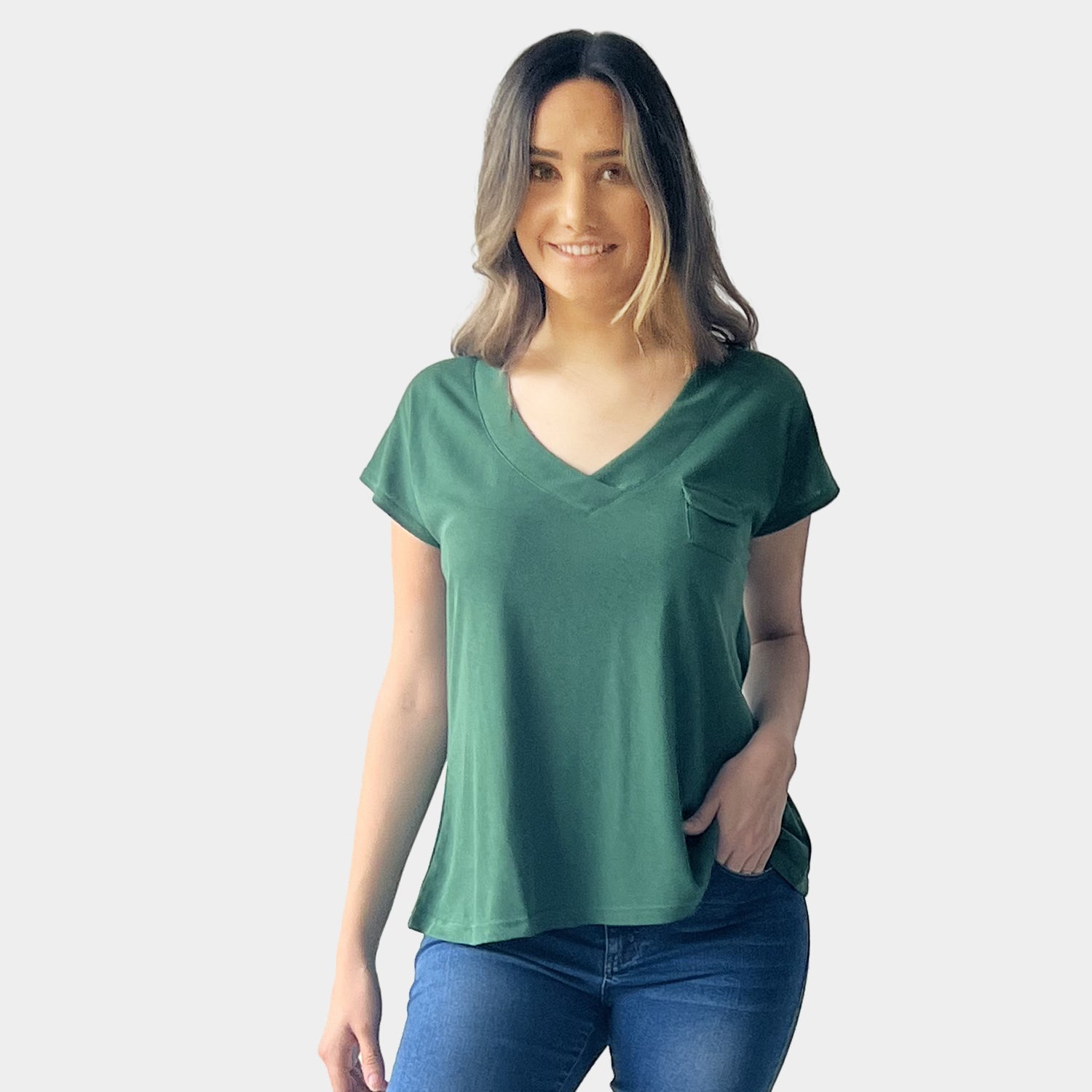 AM023019 V NECK TEE (SALE)