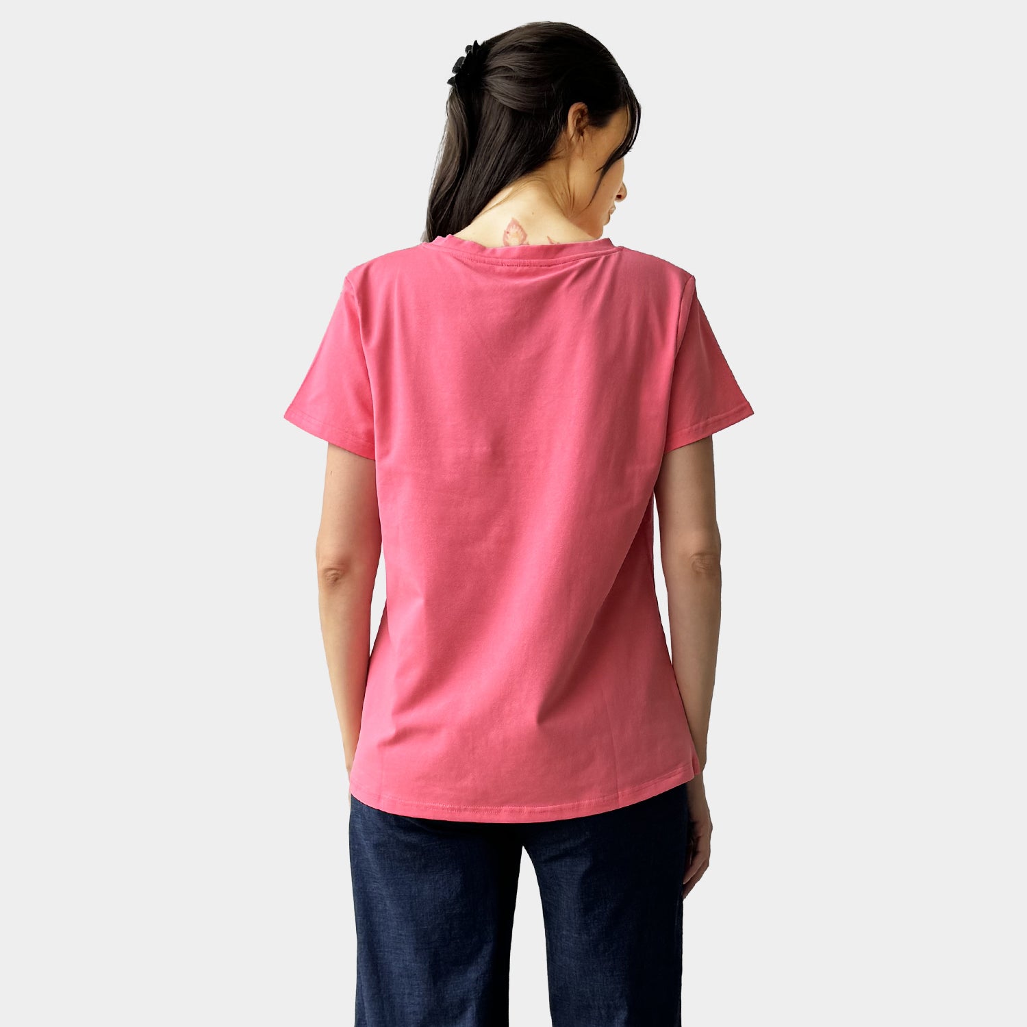 AM023043 EMBROIDERY LETTERS V NECK TEE