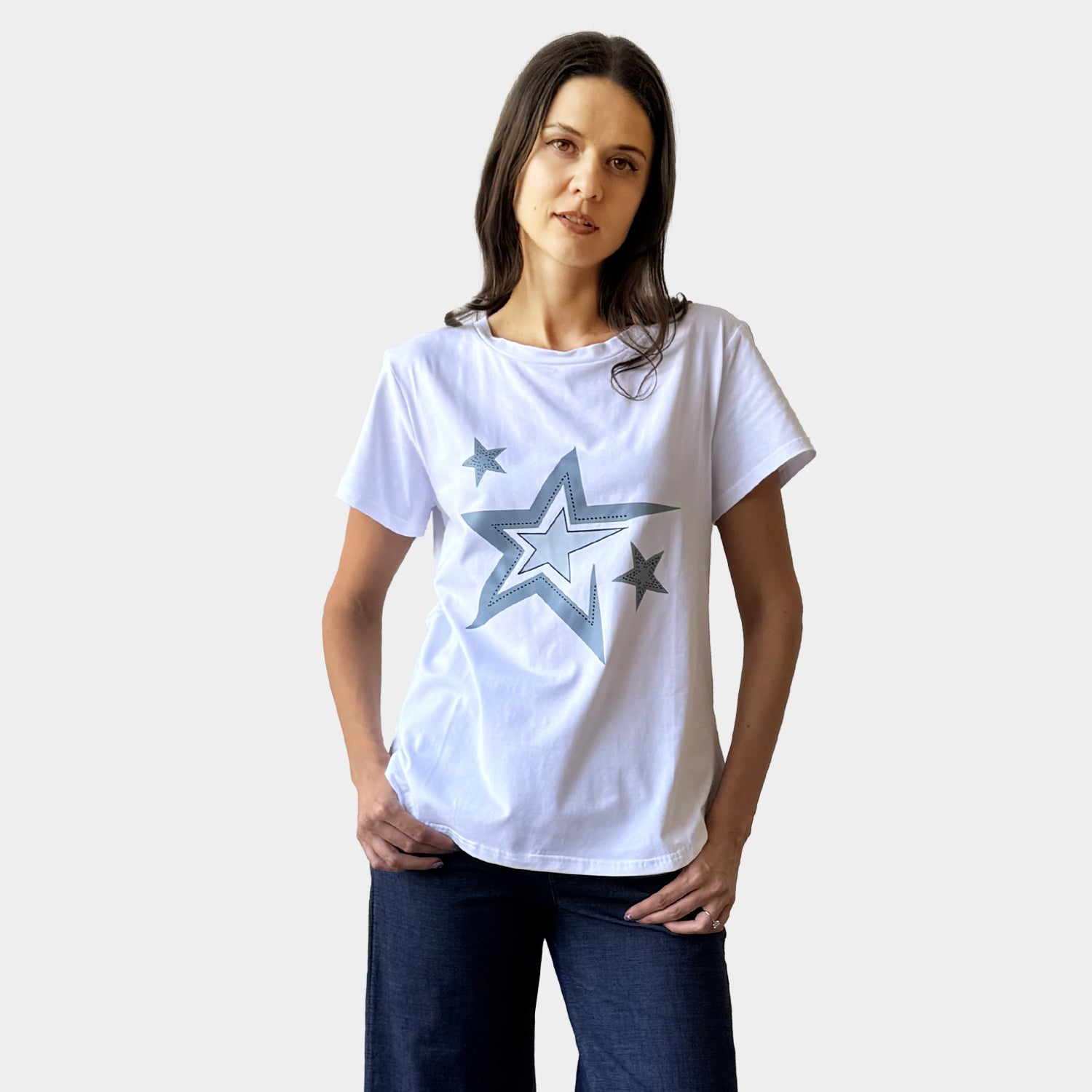 AM24063 MULTI STAR PRINT TEE