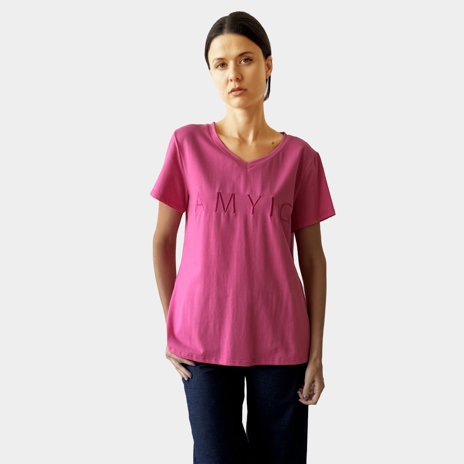 AM023043 EMBROIDERY LETTERS V NECK TEE