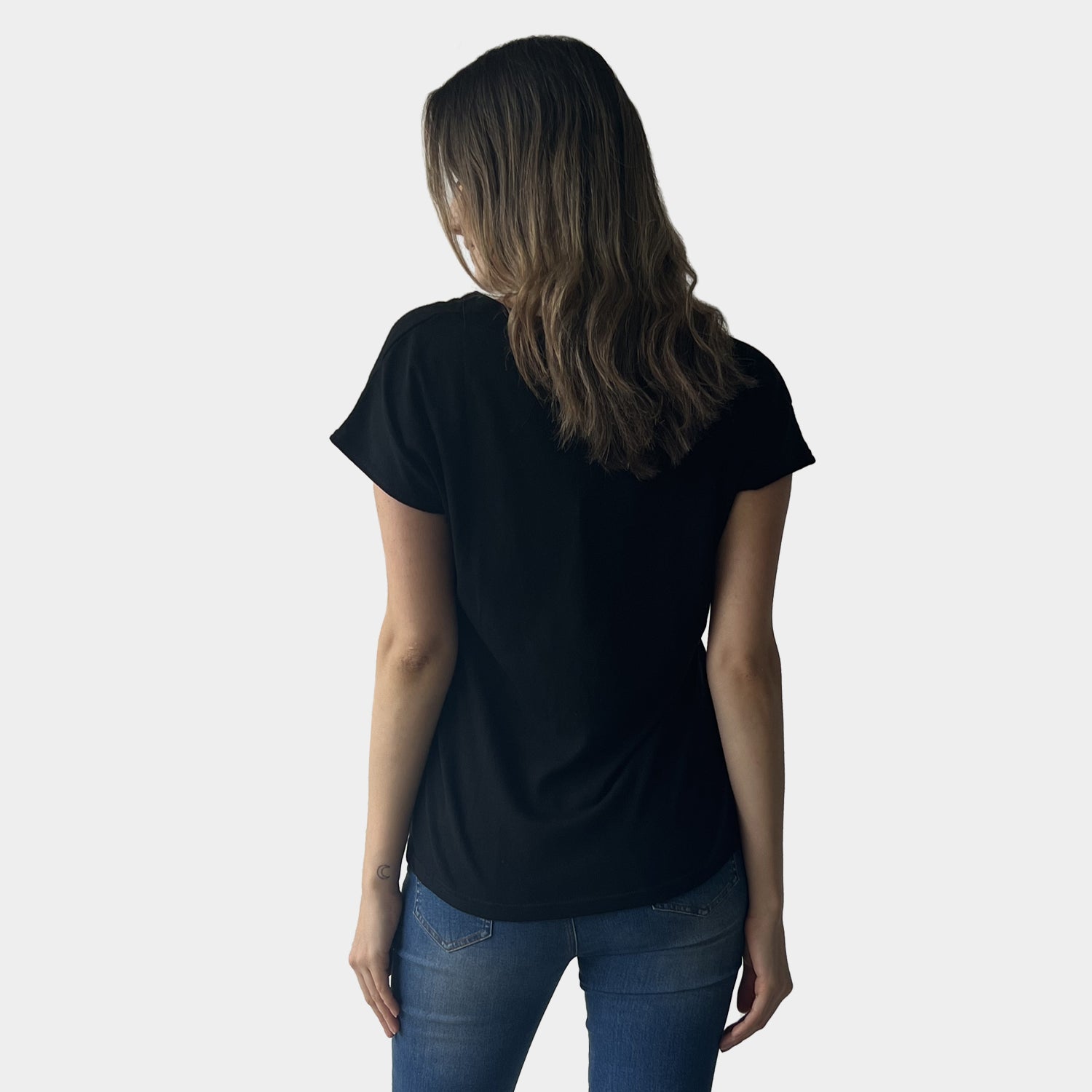 AM023019 V NECK TEE (SALE)