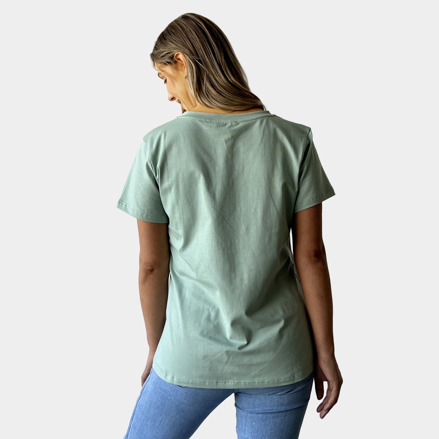 AM023043 EMBROIDERY LETTERS V NECK TEE