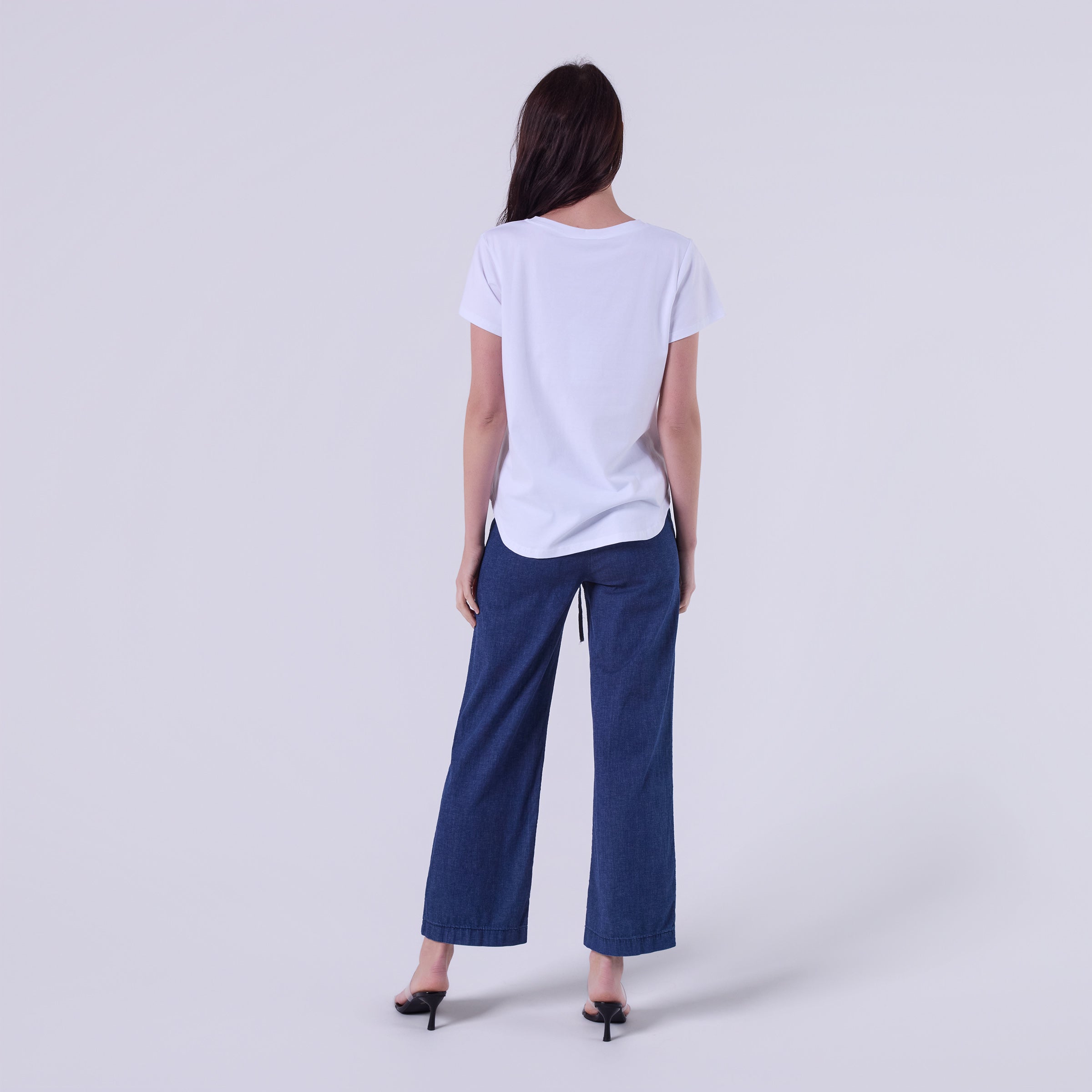 AM24057 V - NECK TEE
