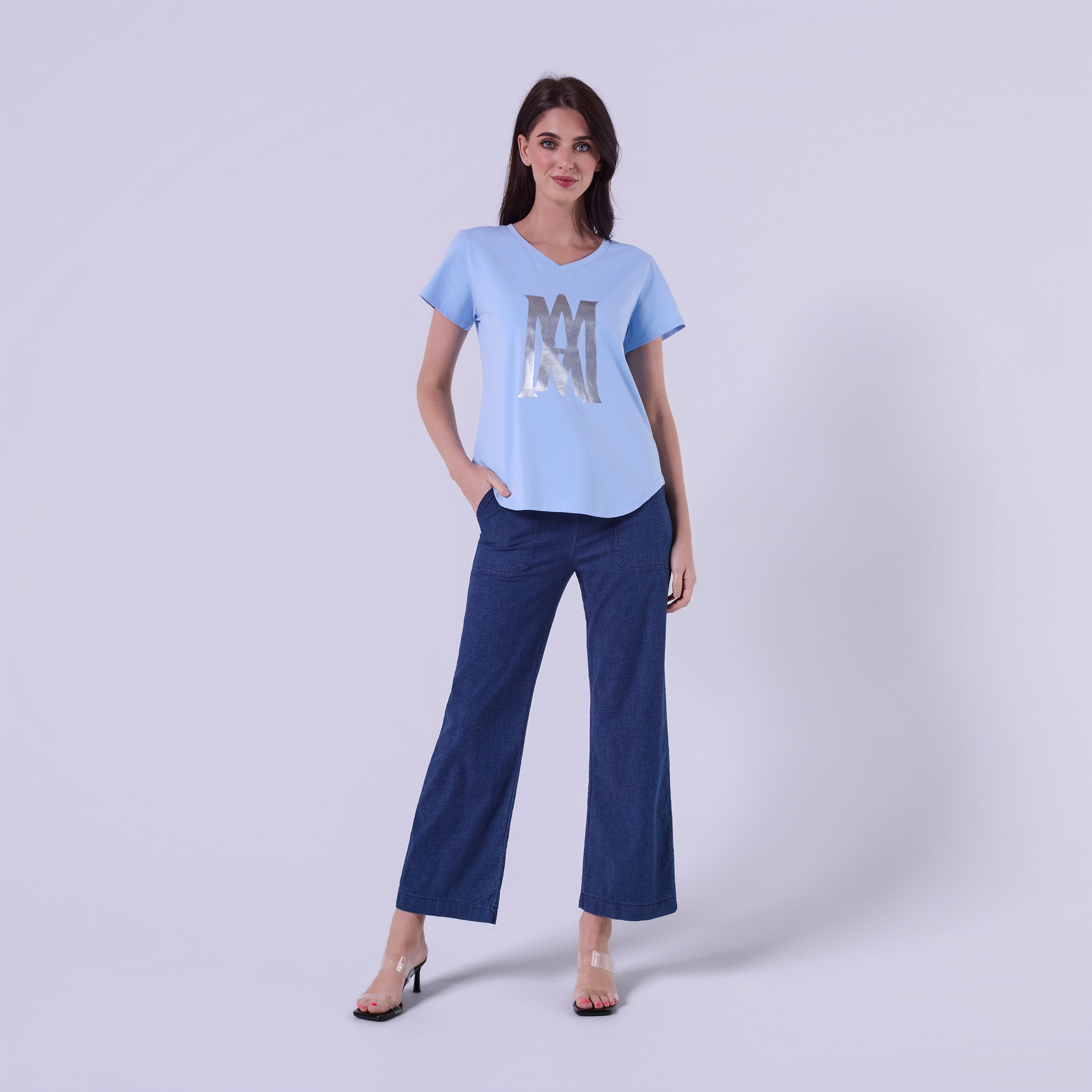 AM24057 V-NECK TEE