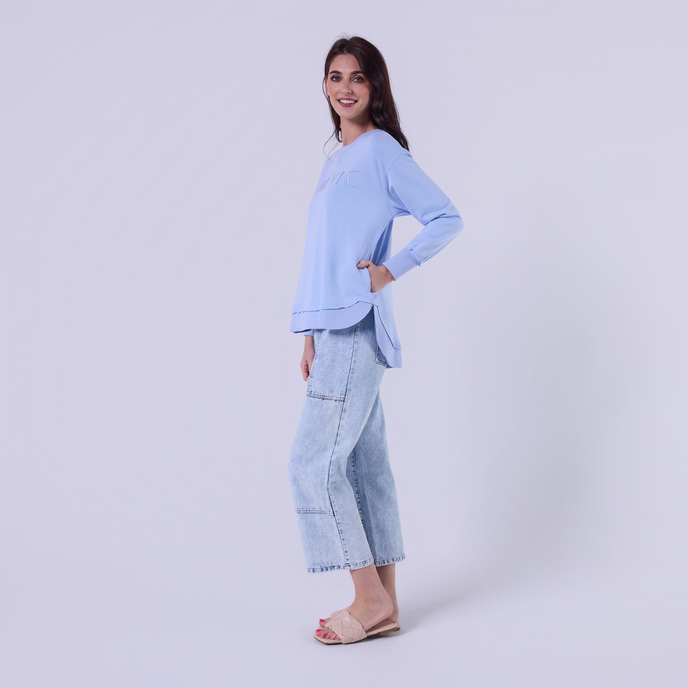 AM022161 BABY BLUE EMBROIDERY SWEATSHIRT