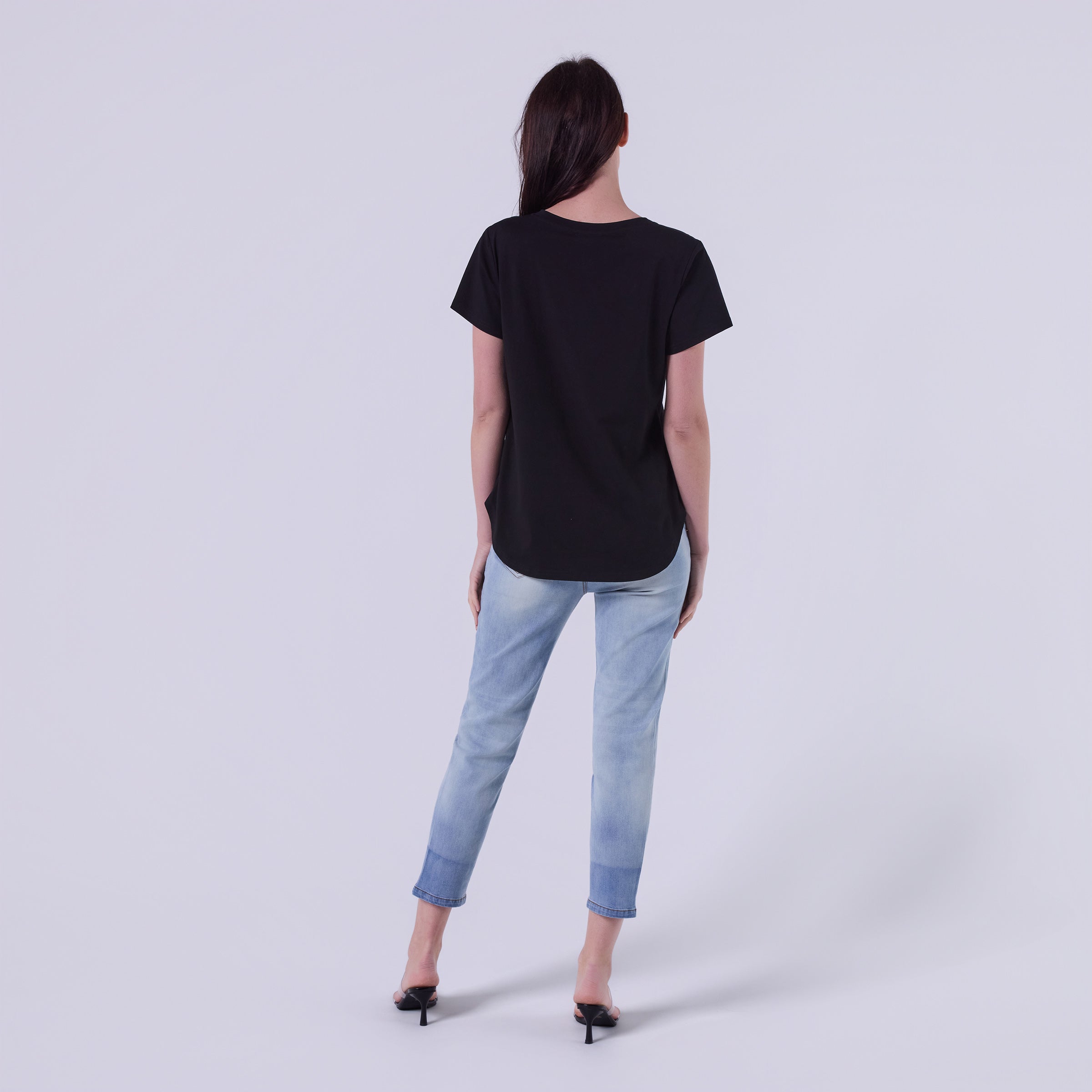 AM24057 V - NECK TEE