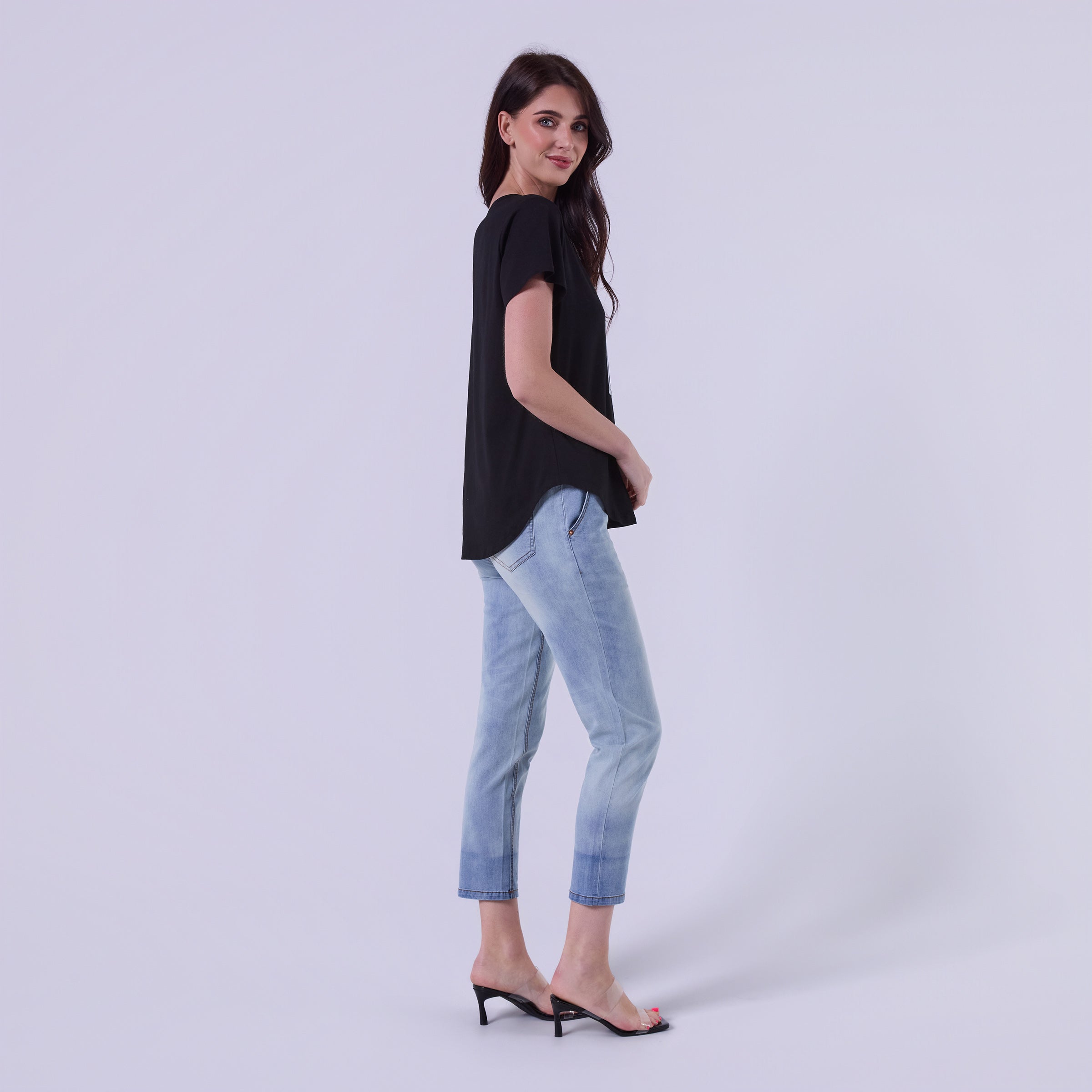 AM24057 V - NECK TEE