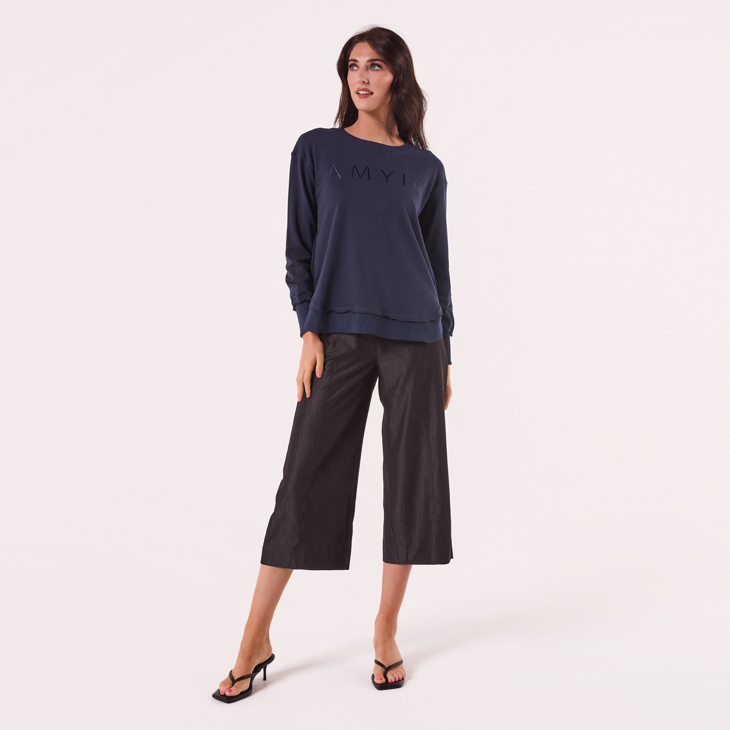AM022161 NAVY  EMBROIDERY SWEATSHIRT
