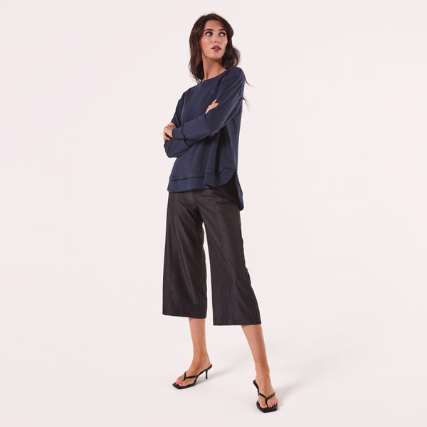 AM022161 NAVY  EMBROIDERY SWEATSHIRT