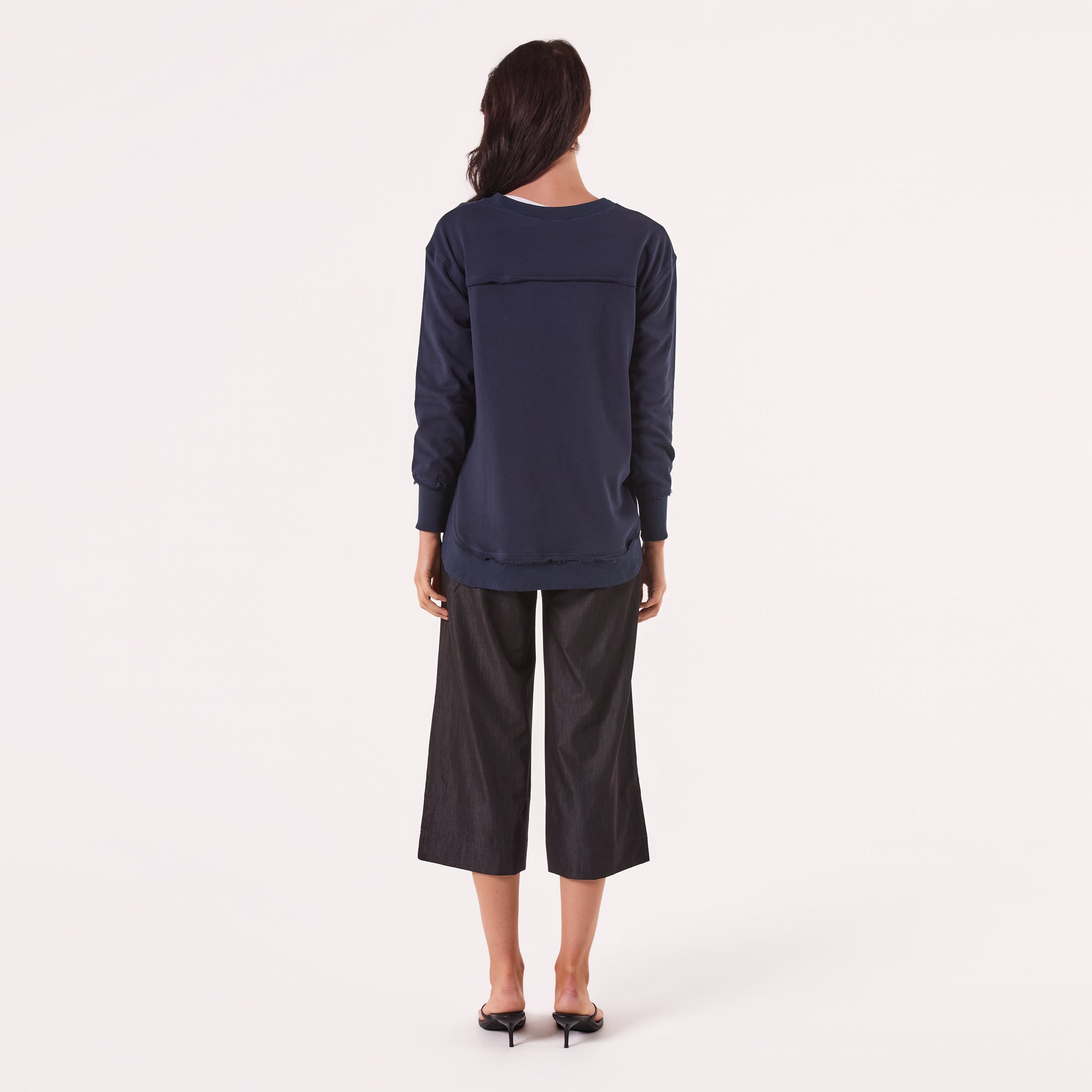 AM022161 NAVY  EMBROIDERY SWEATSHIRT