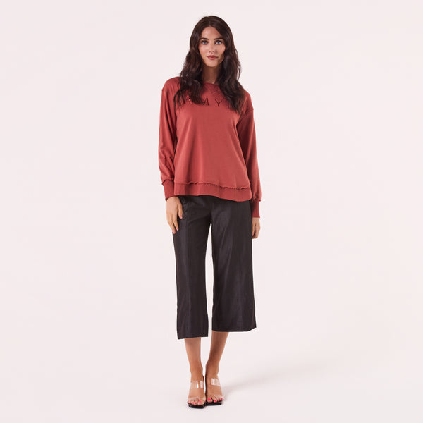AM022161 RUST EMBROIDERY SWEATSHIRT