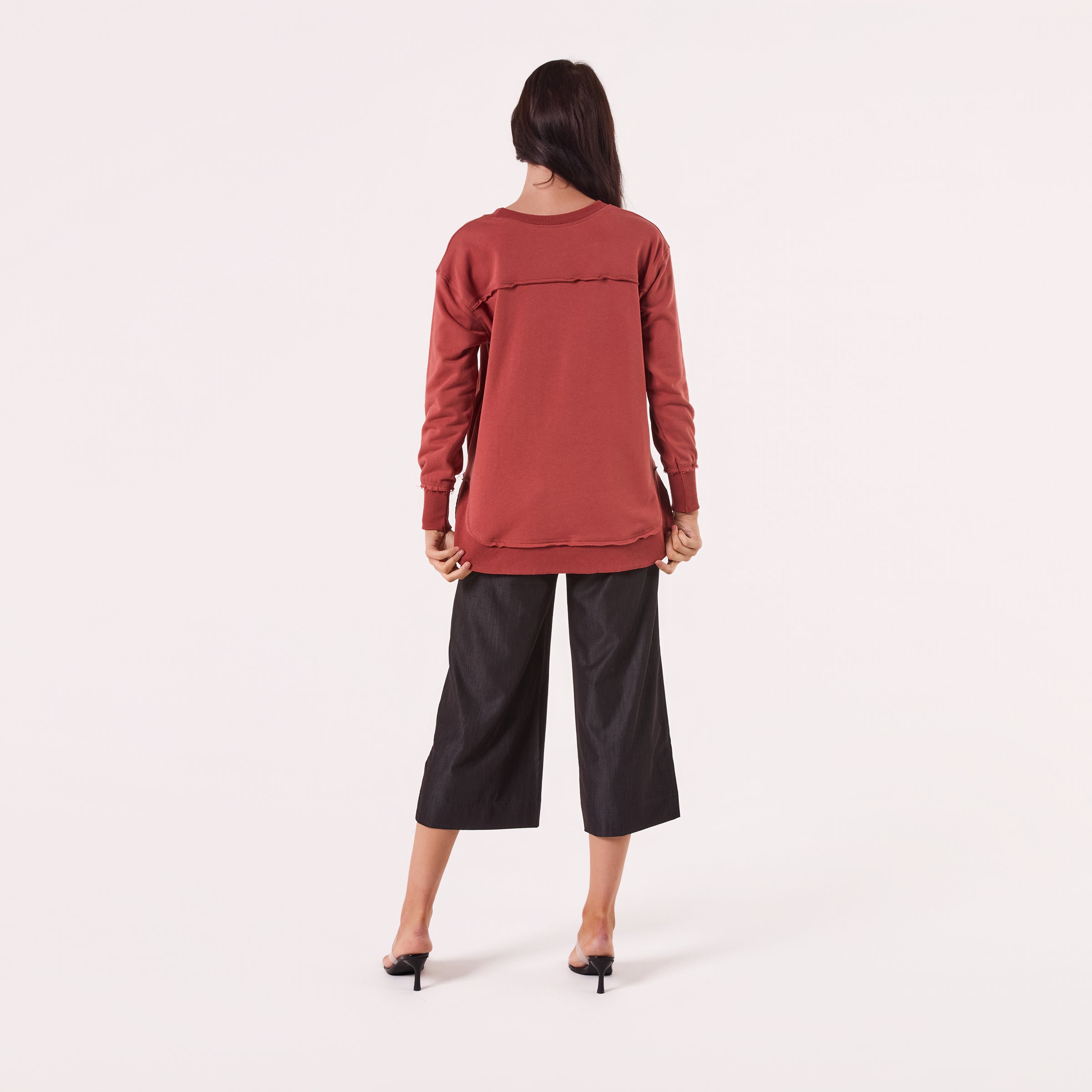 AM022161 RUST EMBROIDERY SWEATSHIRT
