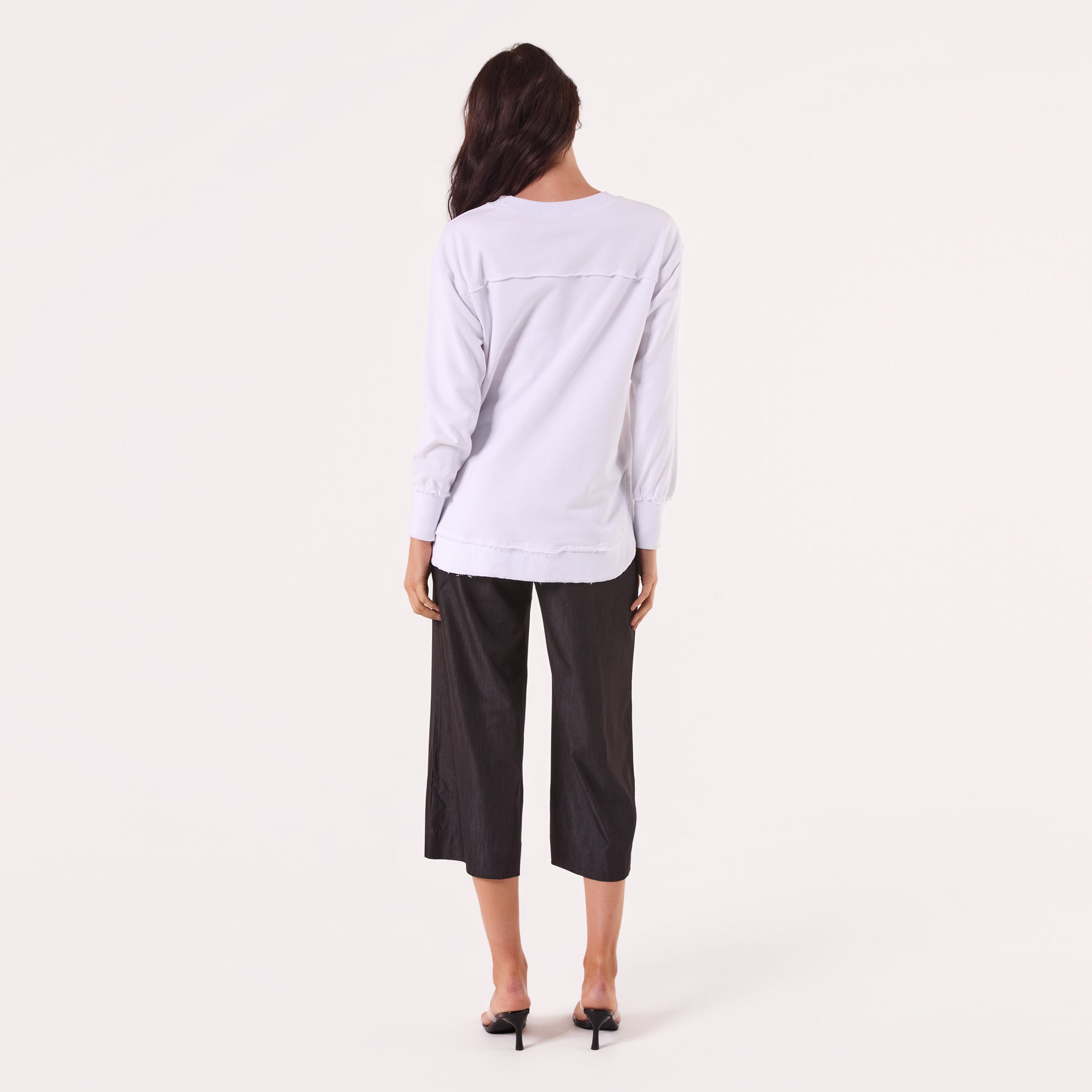 AM022161 WHITE  EMBROIDERY SWEATSHIRT