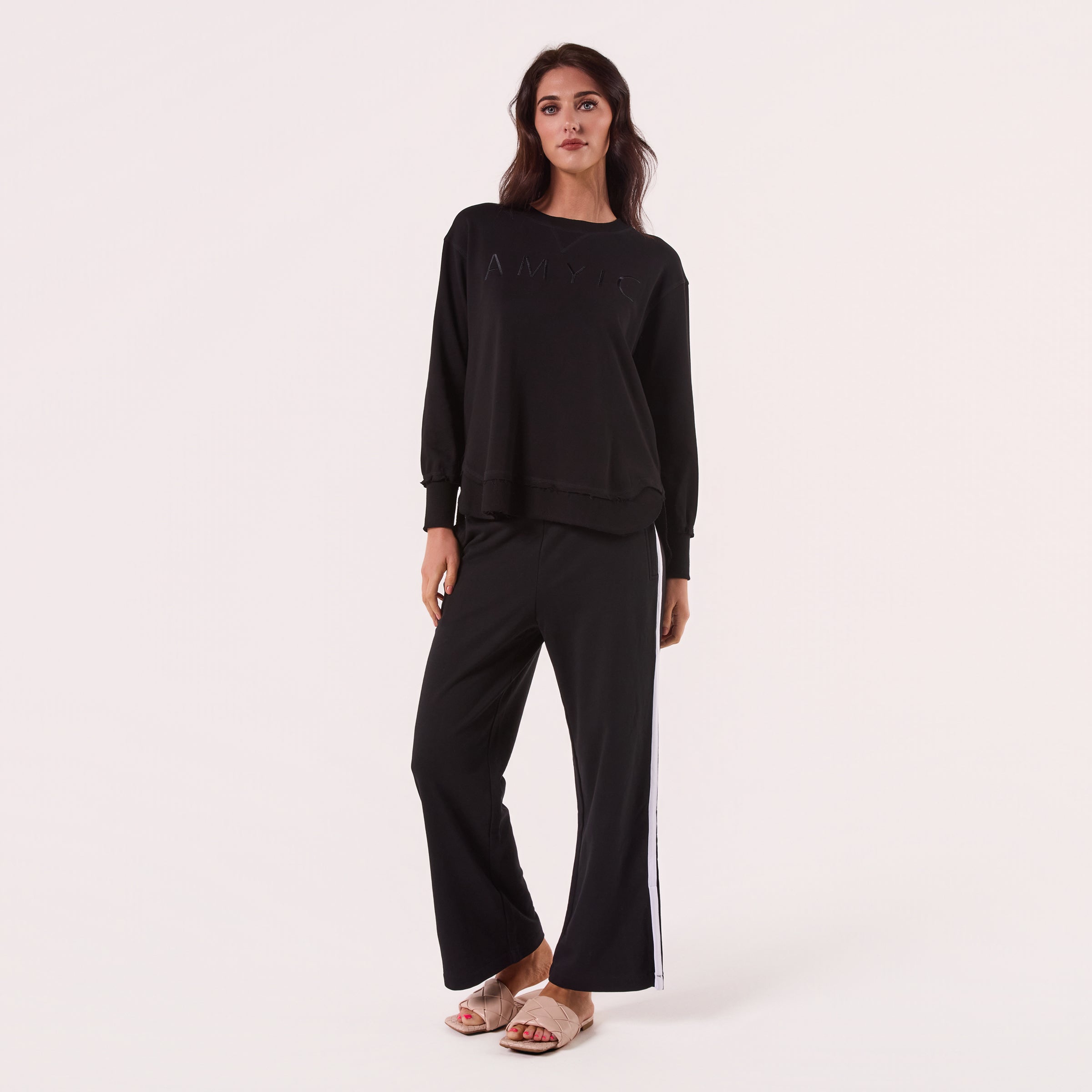 AM022161 BLACK EMBROIDERY SWEATSHIRT
