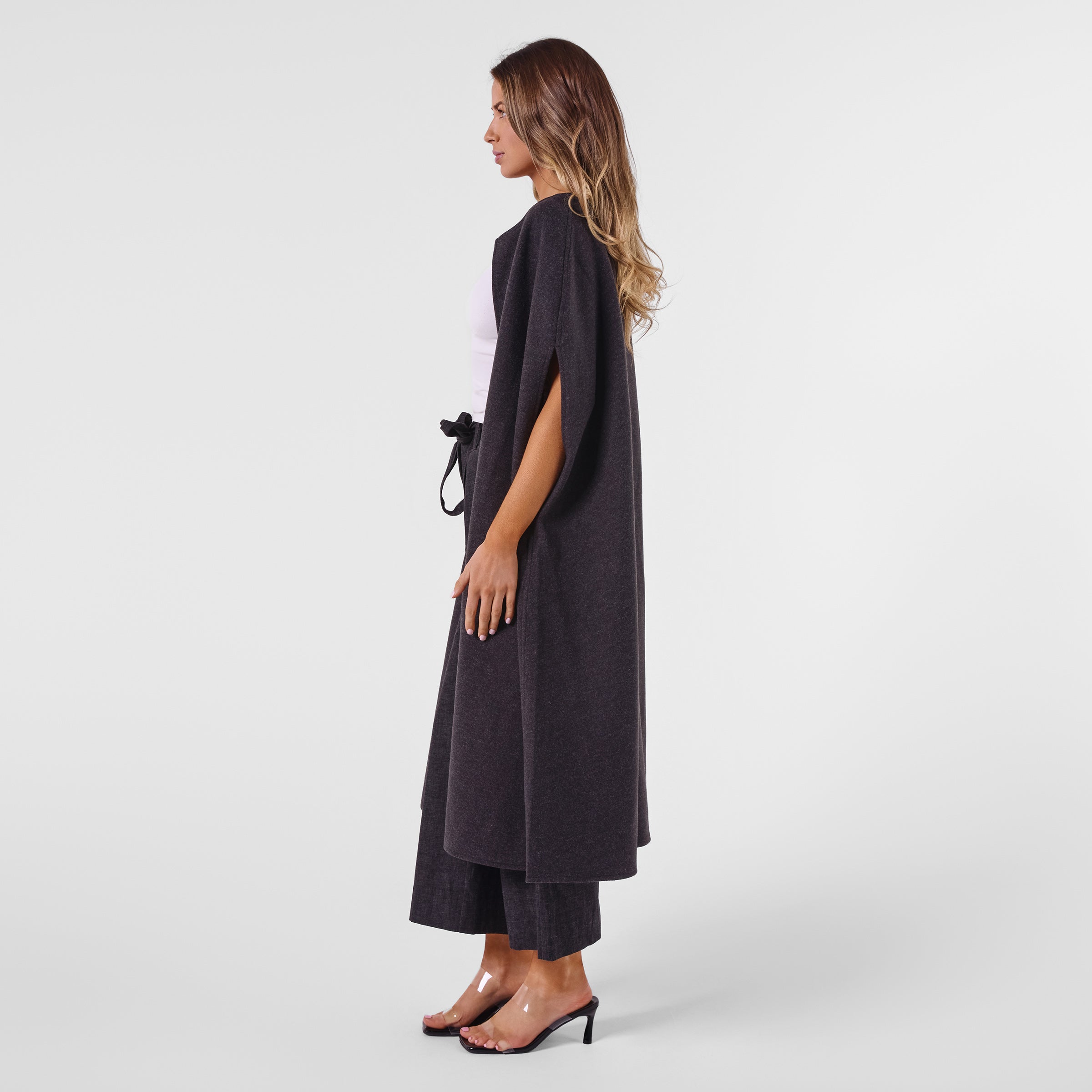 AF00013 SLEEVELESS LONG COAT-(PRE-ORDER)