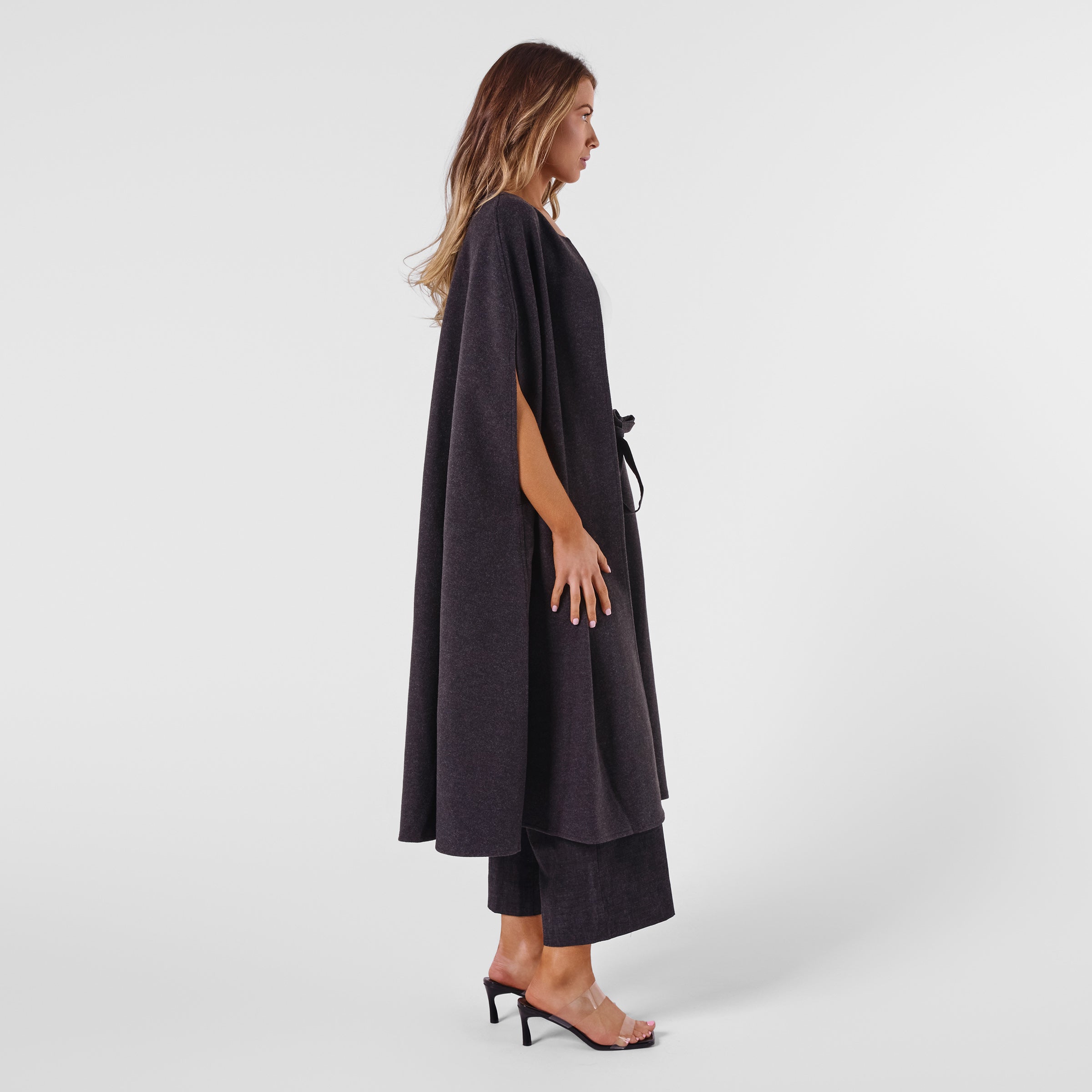 AF00013 SLEEVELESS LONG COAT-(PRE-ORDER)
