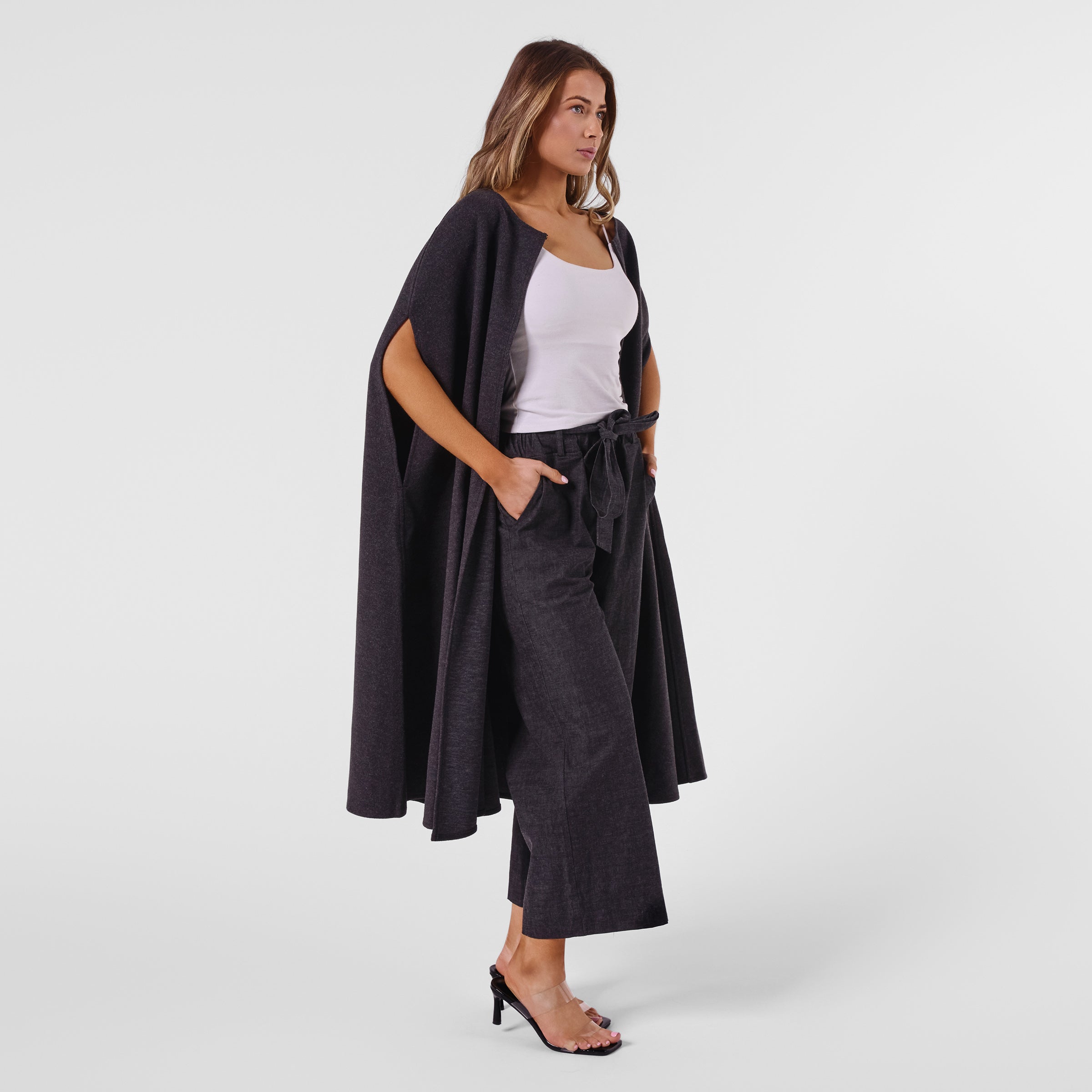 AF00013 SLEEVELESS LONG COAT-(PRE-ORDER)