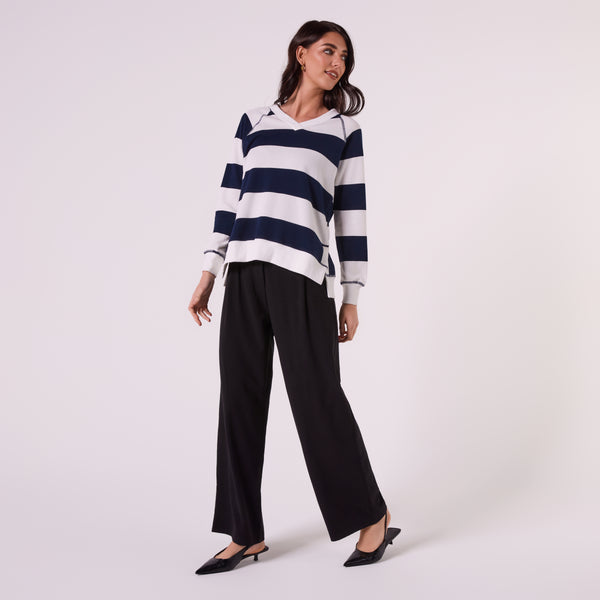 AM26018 V NECK STRIPE SWEATSHIRT (NAVY)