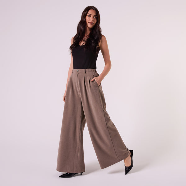 AF00027 WIDE LEG PLEATED PANT (LATTE)