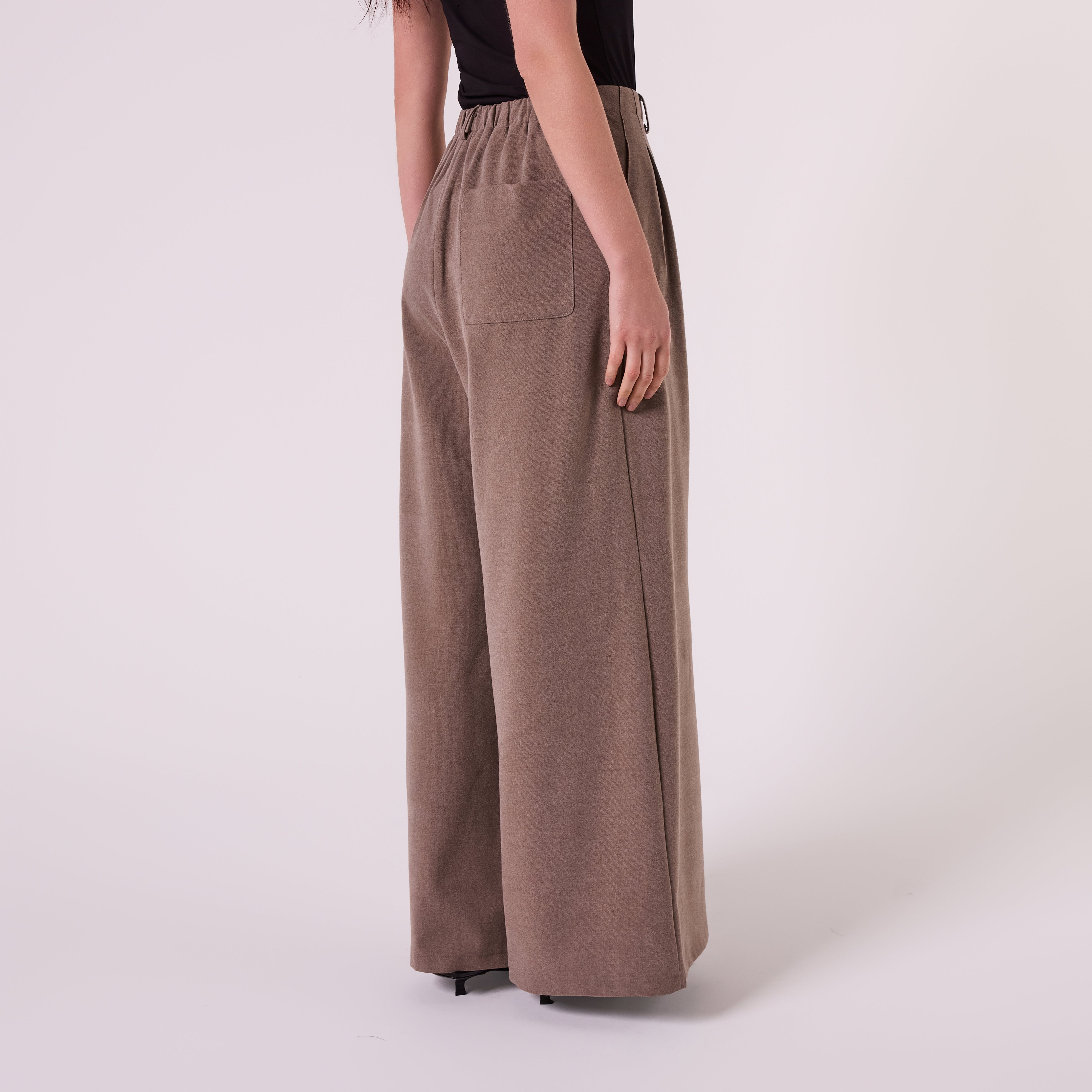 AF00027 WIDE LEG PLEATED PANT (LATTE)