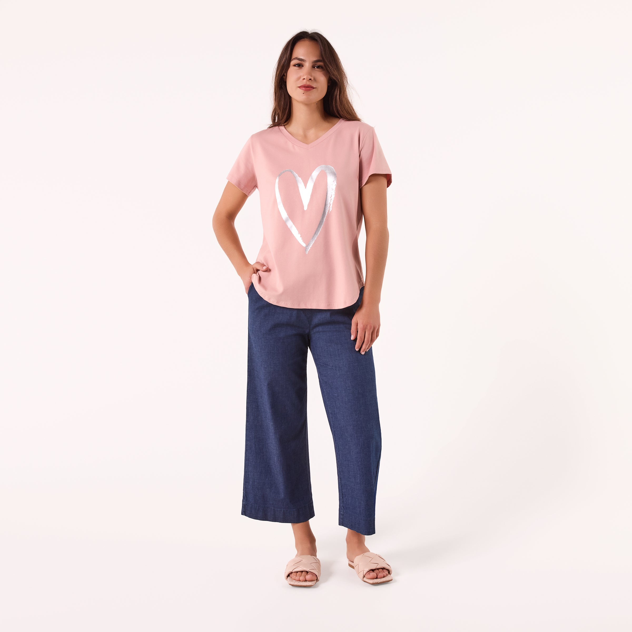 AM022202 LOVE HEART PRINT V NECK TEE