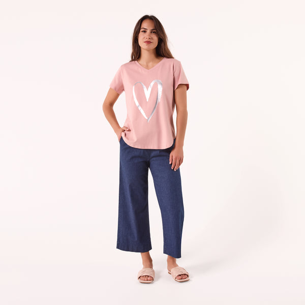 AM022202 LOVE HEART PRINT V NECK TEE