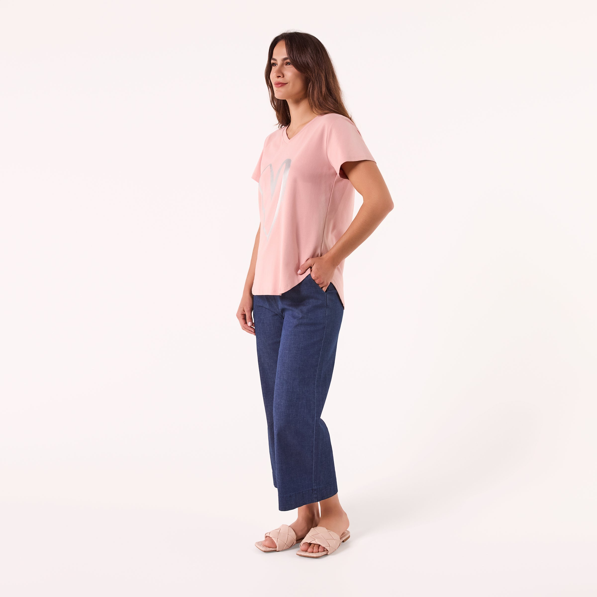 AM022202 LOVE HEART PRINT V NECK TEE