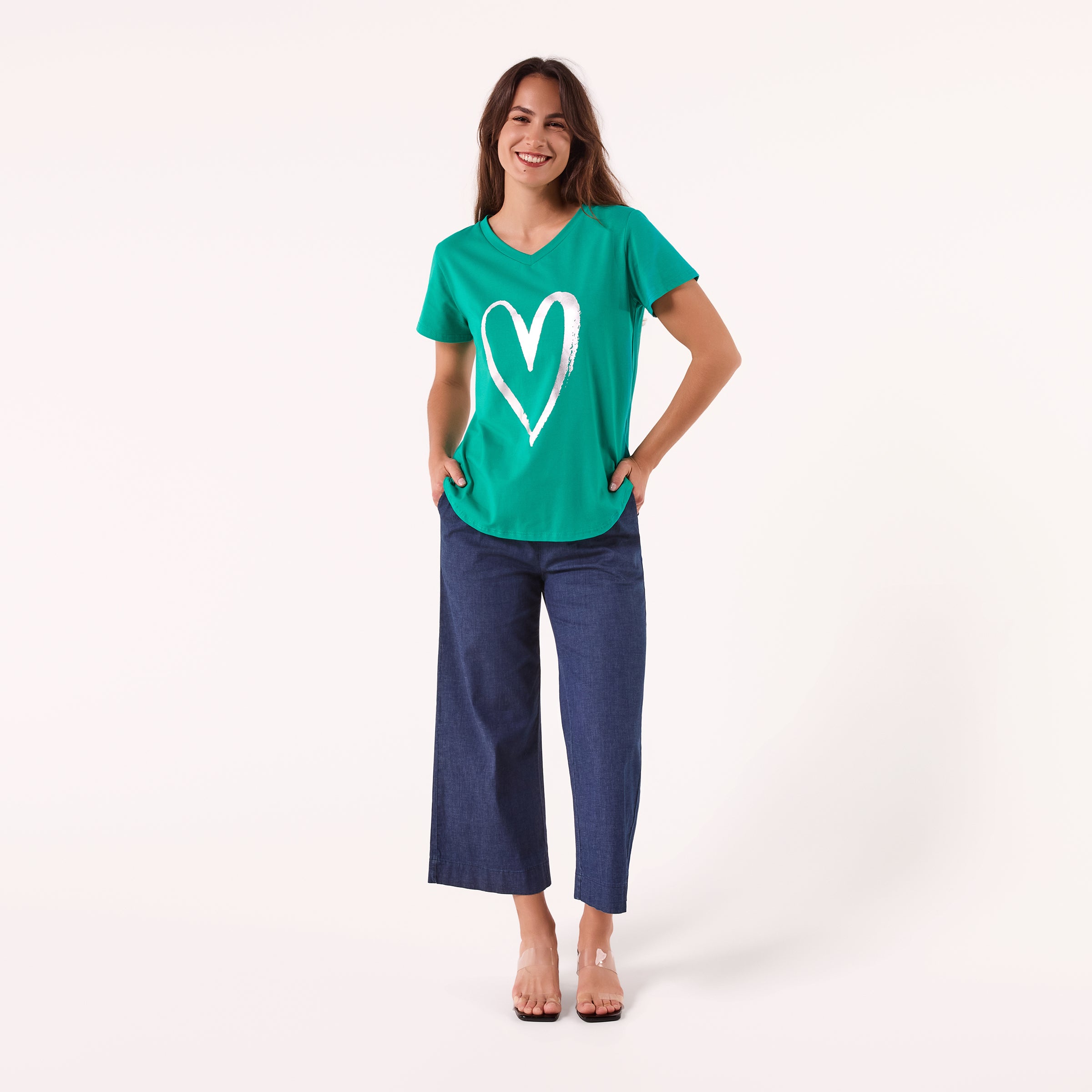 AM022202 LOVE HEART PRINT V NECK TEE