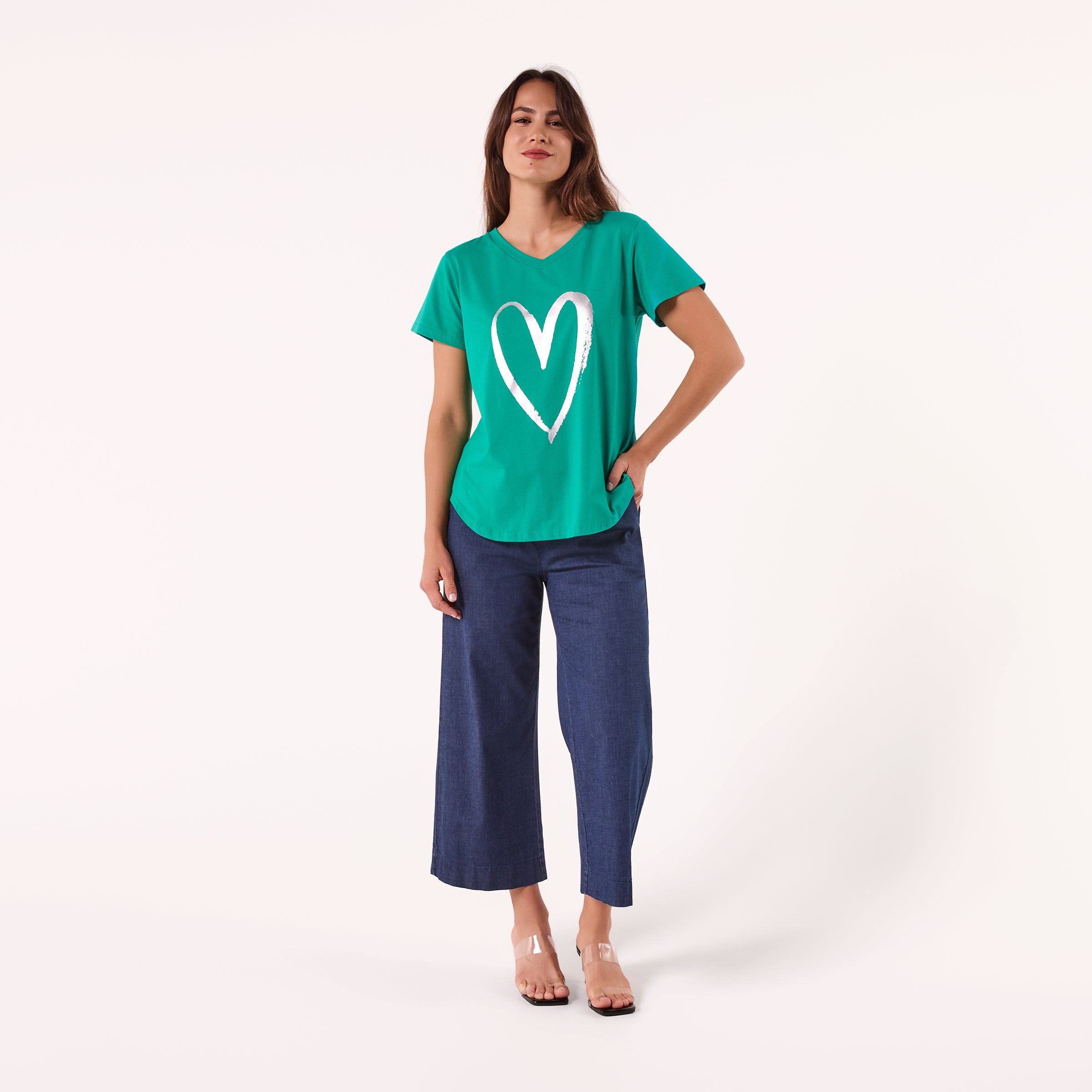 AM022202 LOVE HEART PRINT V NECK TEE