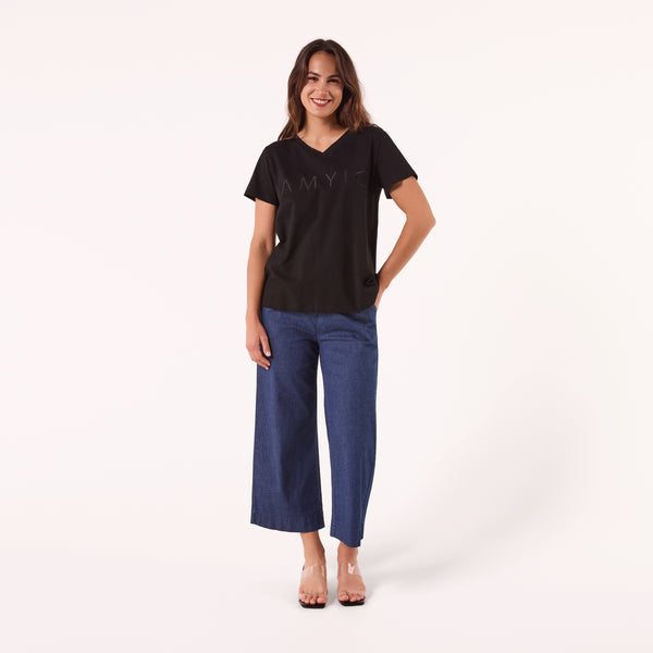 AM023043 EMBROIDERY LETTERS V NECK TEE