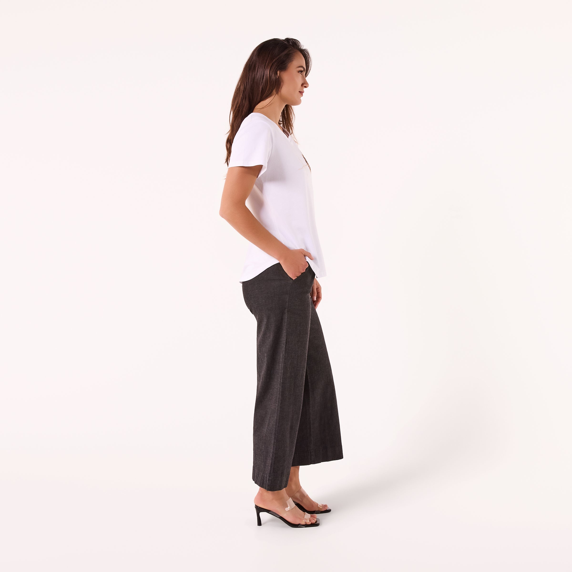 AM24062 EMBROIDER - V NECK TEE