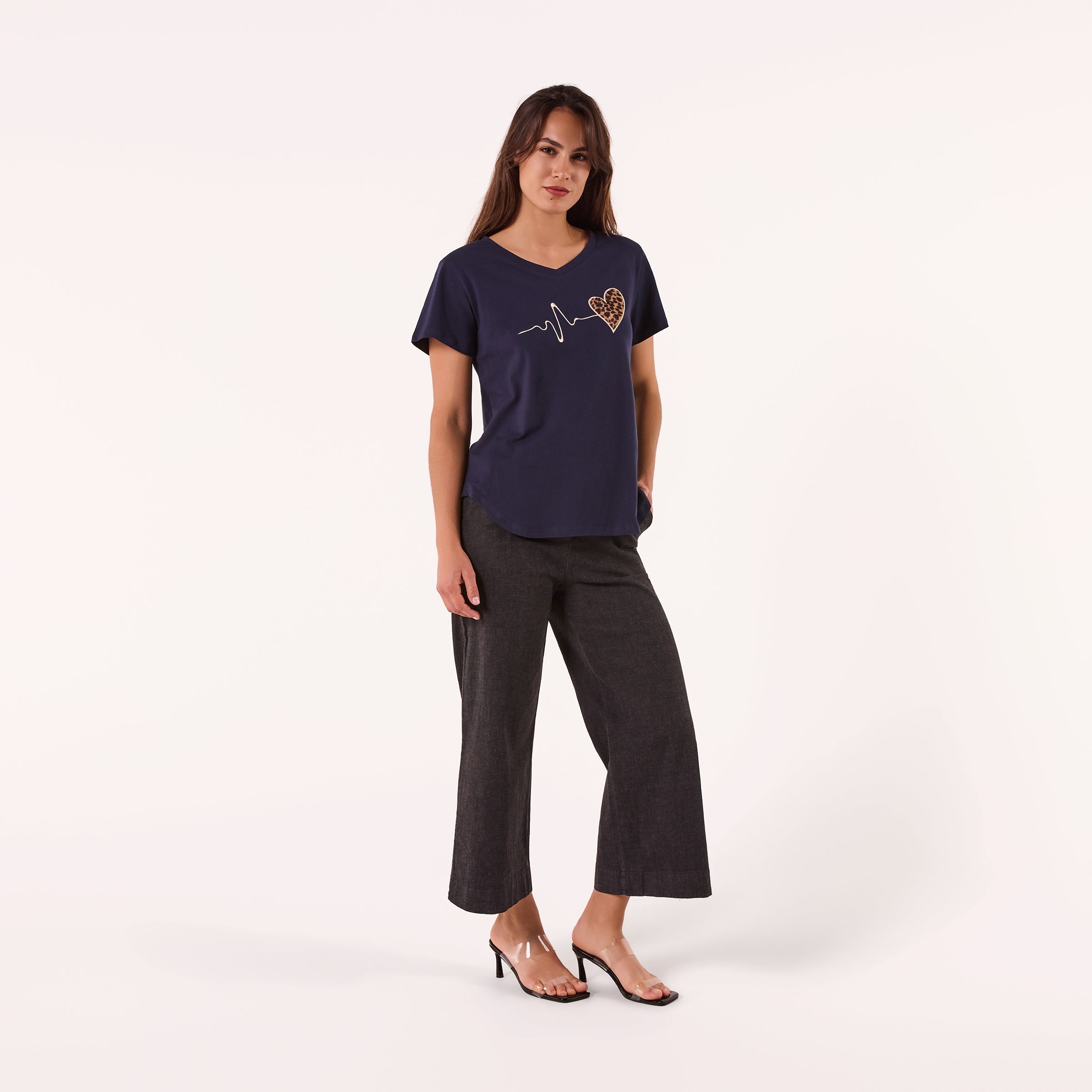 AM24062  EMBROIDER - V NECK TEE